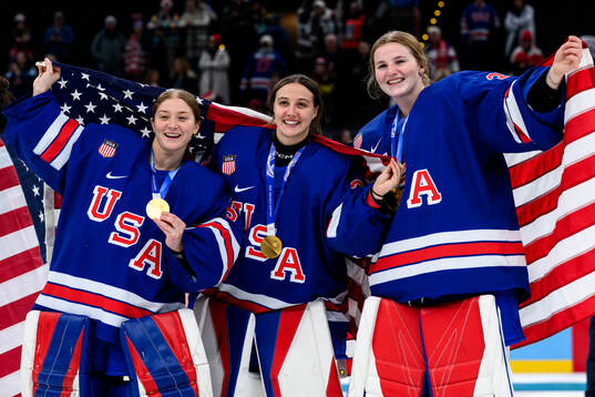 goaltender Aerin Frankel and goaltender Gwyneth Philips of