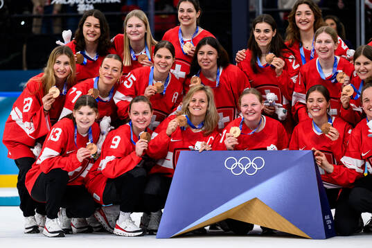 Lara Stalder of Switzerland and teammates