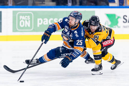 Växjös Lucas Elvenes och Luleås Brendan Shinnimin
