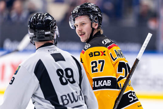 Luleås Oskari Laaksonen blir utvisad