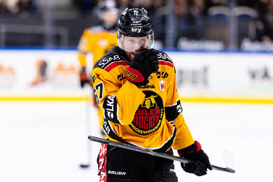 Luleås Linus Omark deppar