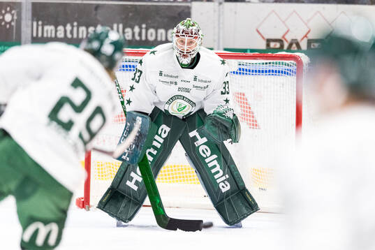 Färjestads målvakt Emil Larmi