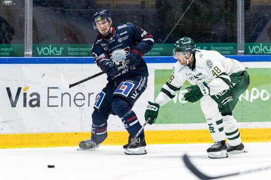 Linköpings Eskild Bakke Olsen och Färjestads Filip Roos