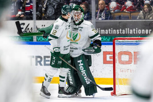 Färjestads Christoffer Jansson och målvakt Emil Larmi