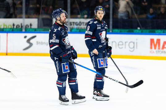Linköpings Oscar Fantenberg och Jonathan Myrenberg deppar