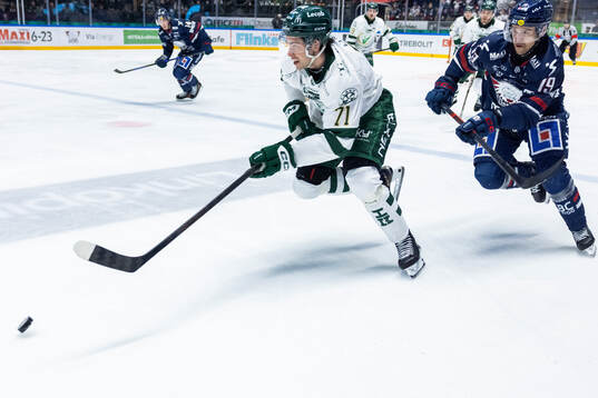 Färjestads Viktor Lodin och Linköpings Ludvig Larsson