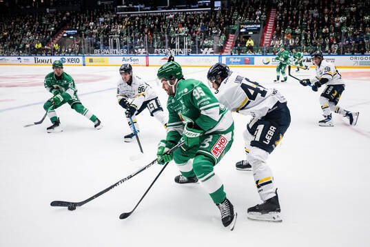 Rögles Mark Friedman och HV71s Nikola Pasic och Joona Luoto