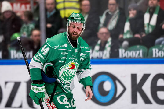 Rögles Calvin De Haan lämnar isen