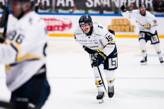 HV71s Linus Lindström lämnar isen