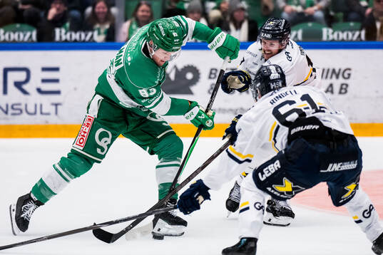 Rögles Karson Kuhlman och HV71s Niklas Hansson