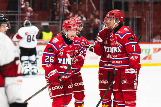 Timrås Anton Heikkinen jublar