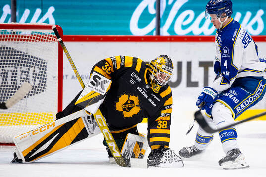 Skellefteås målvakt Strauss Mann och Leksands Tinus Luc