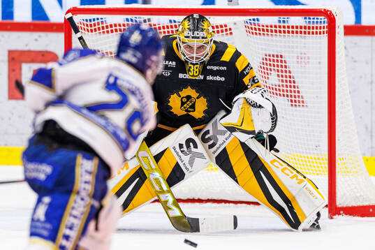 Leksands Michael Lindqvist gör 1-1 bakom Skellefteås