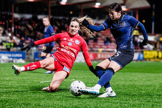 Linköpings Ashlynn Nicole Serepca och AIKs Haruna Tabata