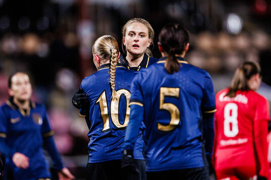 AIKs Lisa Björk jublar med Nova Selin och Haruna Tabata