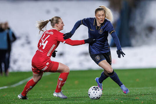 Linköpings Emma Viklund och AIKs Ida Björnberg