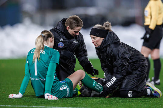 Linköpings målvakt Julia Cavander har ont