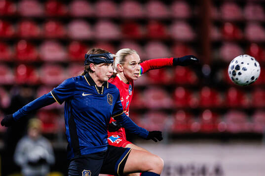 AIKs Olivia Garcia och Linköpings Jonna Andersson