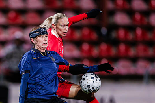 AIKs Olivia Garcia och Linköpings Jonna Andersson