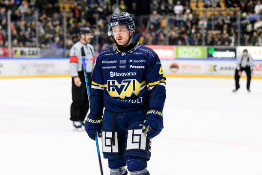 HV71s Riley Woods  deppar