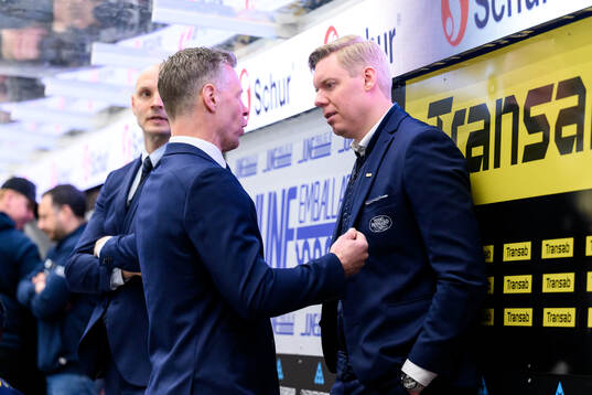 HV71s assisterande tränare Nicklas Rahm och tränare Anton