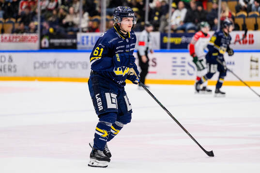 HV71s Axel Rindell deppar