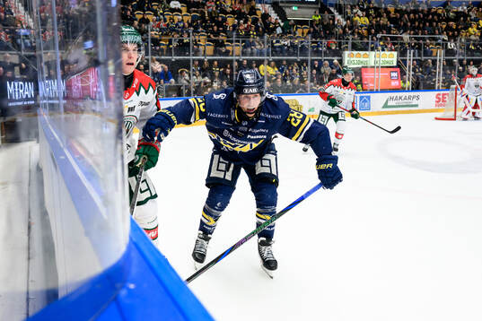 Frölundas Dominik Egli och HV71s Justin Glenn Kloos