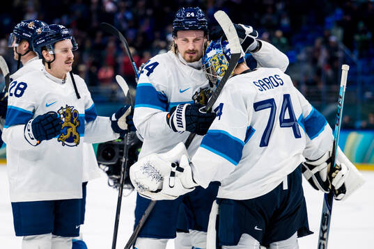 Roope Hintz and goaltender Juuse Saros of Finland celebrate