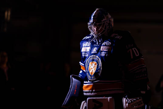 Växjös målvakt Adam Åhman före ishockeymatchen i SHL