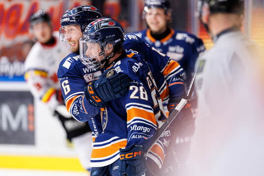 Växjös Petter Granberg och Hugo Gustafsson jublar