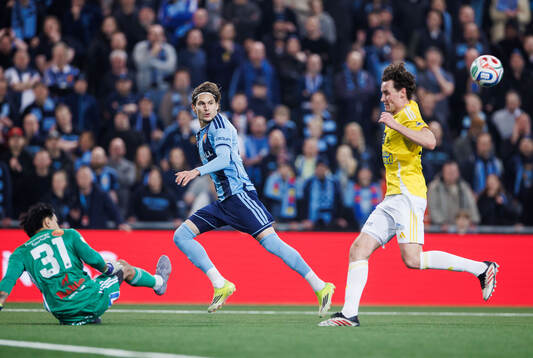 Djurgårdens Nino Zugelj och Falkenbergs FFs målvakt