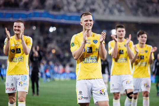 Falkenbergs FFs Tim Stålheden jublar