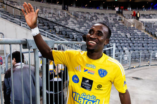 Falkenbergs Wanbe Godwin Aguda jublar