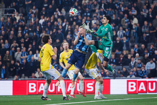 Djurgårdens Kristian Lien och Falkenbergs FFs målvakt