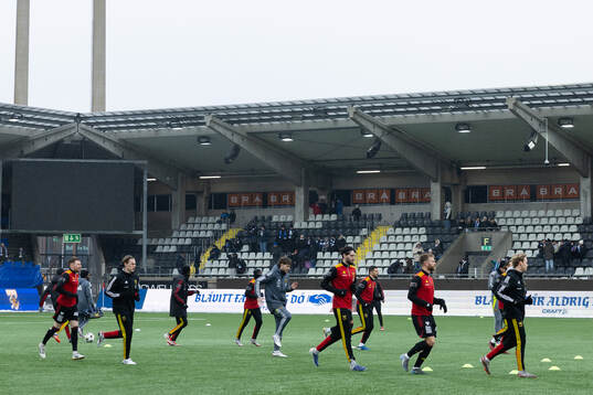 Östersunds spelare värmer upp