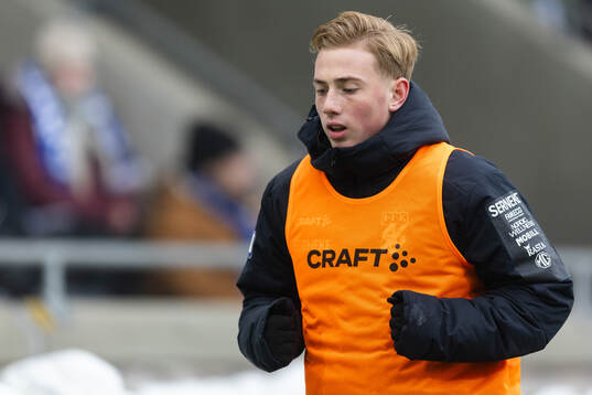 IFK Göteborgs Benjamin Brantlind värmer upp