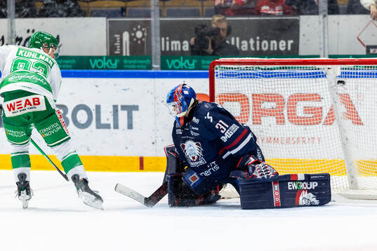 Rögles Karson Kuhlman gör mål på straff
