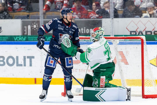 Linköpings Jakub Vrana och Rögles målvakt Arvid Holm