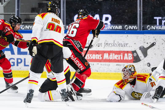 Luleås Eetu Koivistoinen och Brynäs målvakt Erik