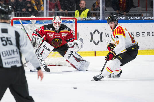 Luleås målvakt Matteus Ward och Brynäs Kieffer Bellows