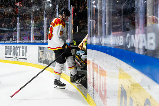 Brynäs Jakob Silfverberg lämnar isen