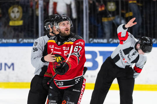 Luleås Linus Omark visas ut