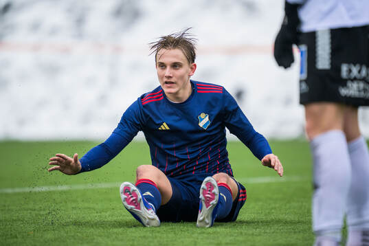 Östers IFs Linus Carlstrand deppar