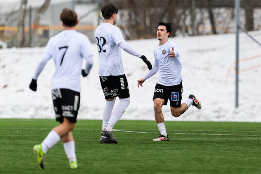 Örebros Antonio Yakoub jublar