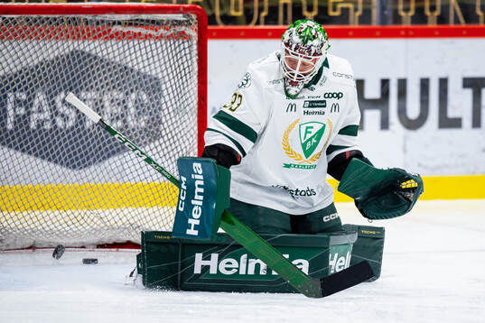 Färjestads målvakt Emil Larmi