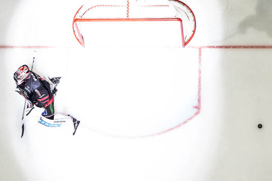Örebros målvakt Jhonas Enroth deppar