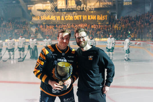 Skellefteås Pär Lindholm tilldelas Pontus Petterström