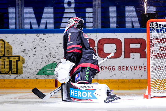 Örebros målvakt Jhonas Enroth deppar