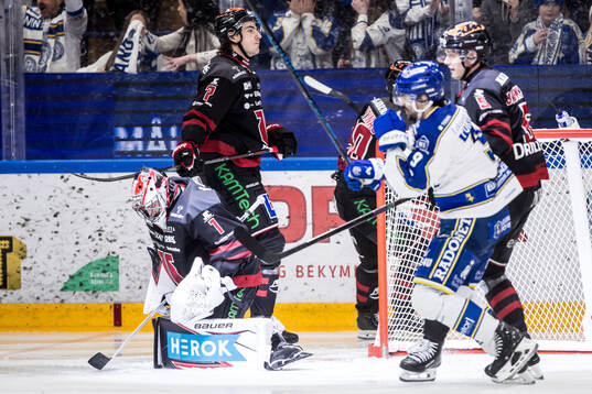Örebros målvakt Jhonas Enroth deppar