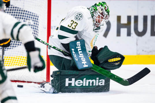 Färjestads målvakt Emil Larmi släpper in mål